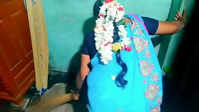 indian aunty room cleaning have a bang-out house woner